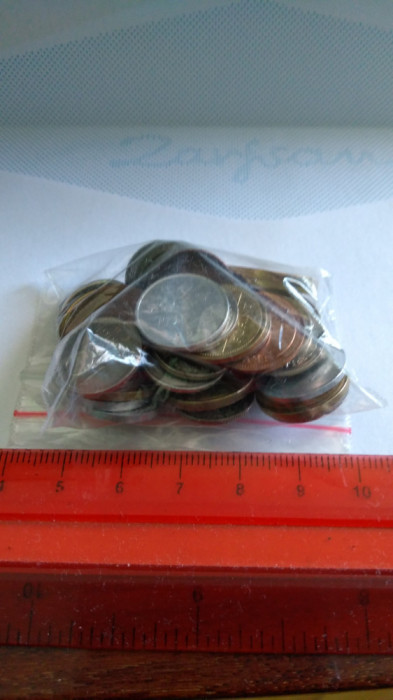 Lot 50 monede mici si enervante (cele din imagini)