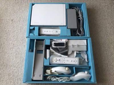 Consola Nintendo WII Modata 50 jocuri + 2 manete + nunchuck + WII2HDMI + VOLAN CUTIE ORIGINALA COMPLET foto