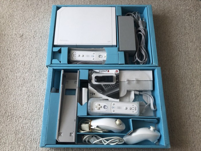 Consola Nintendo WII Modata 50 jocuri + 2 manete + nunchuck + WII2HDMI + VOLAN CUTIE ORIGINALA COMPLET