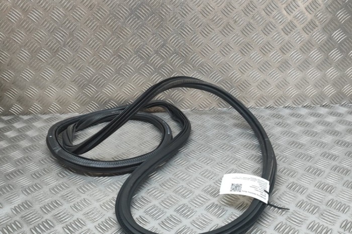 Garnitura ușă dreapta față SKODA OCTAVIA IV Combi NX5 2024 OEM: 5E3867365B | 29012953
