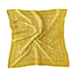 Cumpara ieftin Esarfa din satin galben cu imprimeu paisley