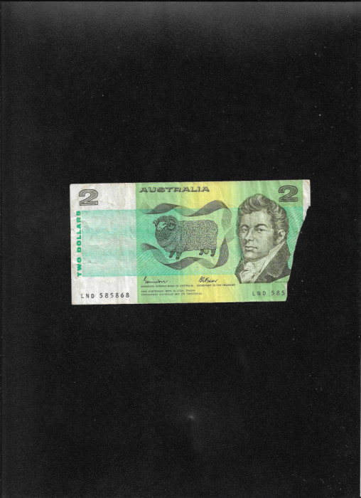 Australia 2 dollars 1975 seria585868 bucata lipsa