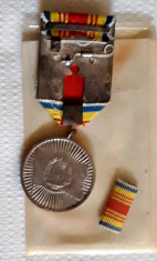 Medalia 25 de ani de la proclamarea Republicii cu brevet col. MI foto