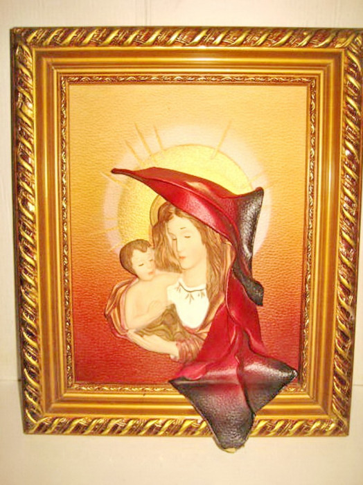 6358-Aplica Fecioara Maria cu Pruncul si statuieta ceramica- portelan pe placaj.