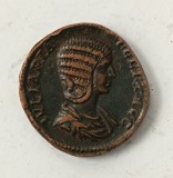 Sesterț din bronz Julia Domna, soția &icirc;mpăratului Septimius Severus, emis la Roma, &icirc;n jurul anilor 196&ndash;211 d.Hr.