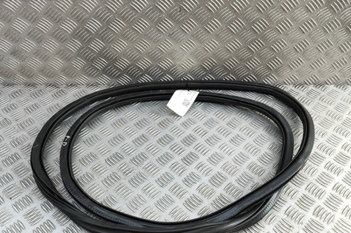 Garnitura ușă dreapta față AUDI A6 4G2, C7, 4GC 2017 OEM: 4G0831721A | 30739514