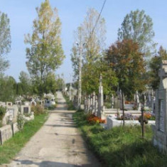 Vand 3 locuri de veci cimitirul Bobesti Glina