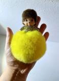 * Maimutica Monchhichi mic cu pom-pom galben (kiki, moncicci, moncici) 12cm