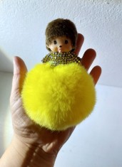 * Maimutica Monchhichi mic cu pom-pom galben (kiki, moncicci, moncici) 12cm