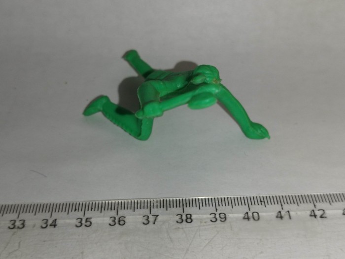 bnk jc Tim Mee Germania - Indian cu tomahawk - verde - 7 cm