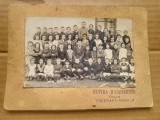 H174-Foto veche anii 1900 de Familie-Fotograf Elvira Harbertette Timisoara Mehala lipita carton- 17/11 cm.