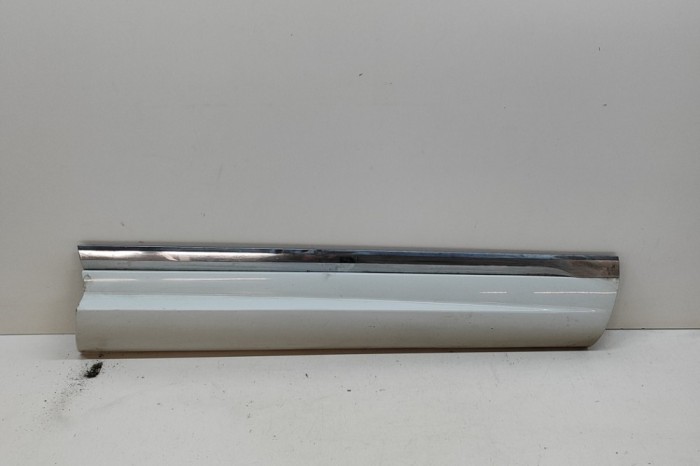Bandou inferior ușă dreapta față VW TOUAREG 7P5 2016 OEM: 7P6854940J 28136815