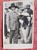 Fotografie tip carte postala, barbat si femeie, cu palarii, perioada interbelica