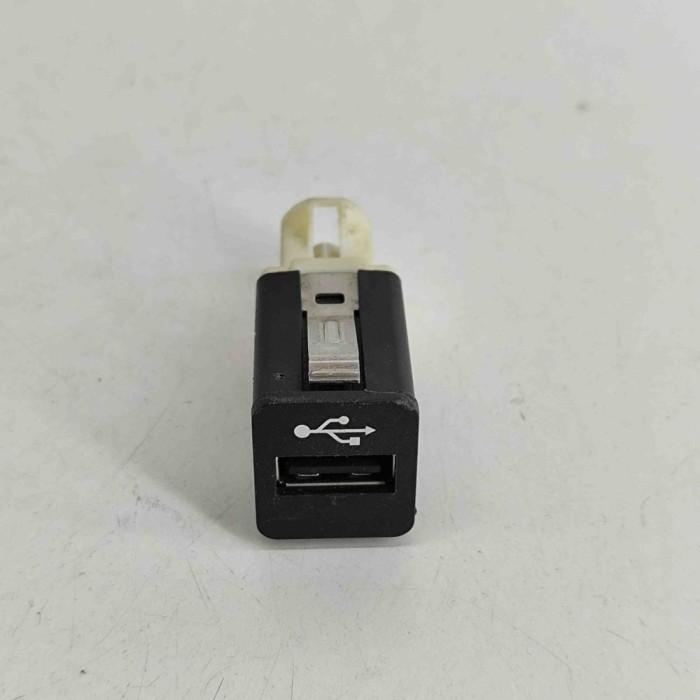 USB BMW X6 E71, E72 2014 OEM: 9237656 | 26606043