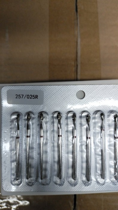 Bit pentru cuticulă diamant, glonte, br&acirc;u roșu, 257/025R