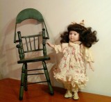 Papusa din portelan Bisque &bdquo;Fetita cu scaunel&rdquo;| piesa veche de colectie