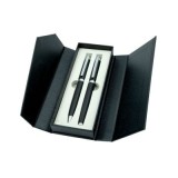 Set cadou stilou + pix Office-Cover, metalic, negru cu striatii cutie neagra