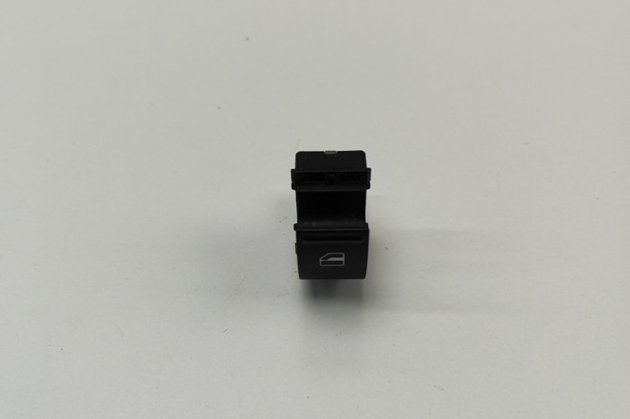 Buton geam ușă dreapta spate VW PASSAT Variant B7 365 2012 OEM: 7L69598558 30661026