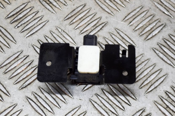 Senzor de impact dreapta față MERCEDES-BENZ VIANO W639 2014 OEM: A0038202826 13753697