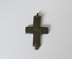 Cruce medievala de bronz foto