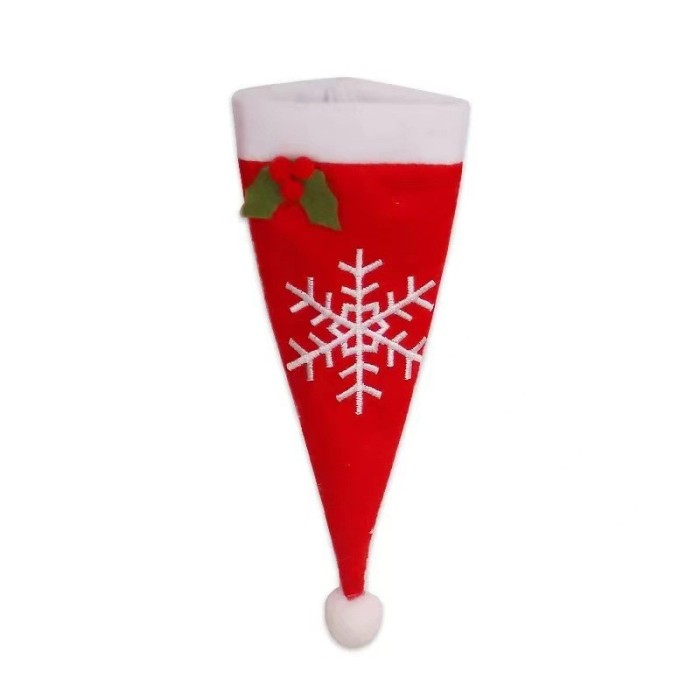 Husa decorativa festiva pentru 3 tacamuri flippy, model caciulita cu fulg, material textil si poliester, 18 x 7 cm, rosu