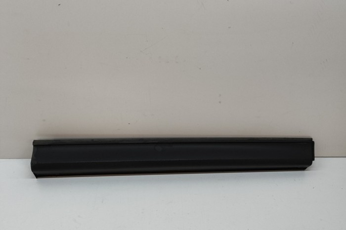Bandou inferior ușă dreapta față MAZDA CX-5 KF 2021 OEM: KB7W-51-RA0E 29814115