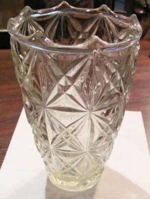 CY - Vaza din sticla / cristal veche deosebita / 1,400 kg (este groasa in carne) / H: 21 cm D gura: 13 cm / nu are marcaje foto