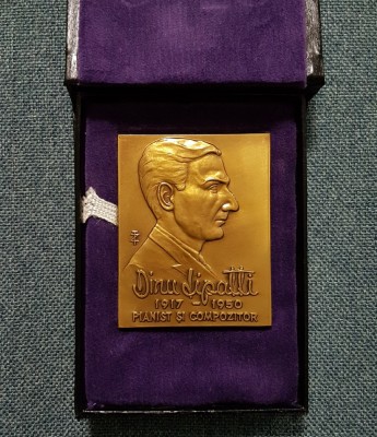 Placheta muzicianul Dinu Lipatti , pianist si compozitor , medalie foto