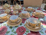 Set rar ceai porțelan japonez anii '50 &ndash; Cani cu chip de gheisă &icirc;n lumină