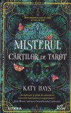 Katy Hays - Misterul cartilor de tarot, Litera