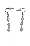 B353. Cercei lungi cu 3 perle, aliaj argintiu si perle, Alb, 6 cm, RavariuArt