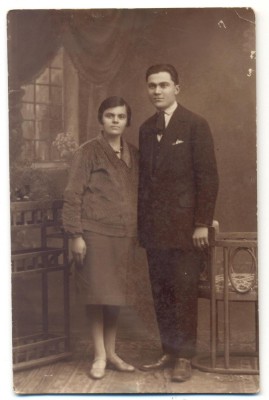 AD 1547 C.P.VECHE - SOTI IN TINUTA DE EPOCA -1929 -NICU CU GEANA TOMESCU foto