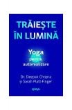Cumpara ieftin Trăiește &icirc;n lumină. Yoga pentru autorealizare - Paperback brosat - Lifestyle