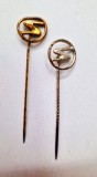 Vtg 2 Ace Pin TRABANT Germania Auto DDR anii &#039;60 Industria de Masini Producator, Europa