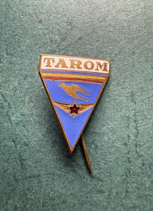 Insigna tip PIN Tarom perioada comunista varianta
