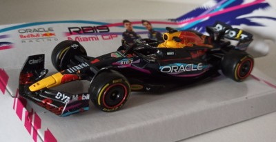 Macheta Red Bull RB19 Max Verstappen Miami GP Formula 1 2023 - Bburago 1/43 F1 foto