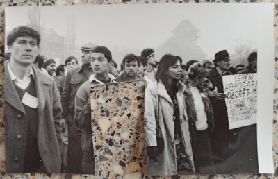 Manifestanti in Piata Victoriei, decembrie 1989// fotografie de presa, decupatura foto