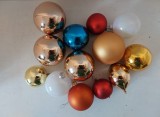 Lot 13 globuri vechi de sticla, vintage West Germany, Craciun, culori si marimi diverse
