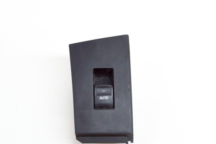 Buton geam ușă st&acirc;nga spate TOYOTA AURIS _E18_ 2014 OEM: 74272-02630 11814508