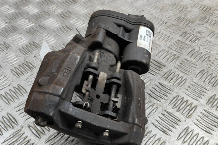 Etrier de fr&acirc;nă dreapta spate MASERATI GHIBLI M157 2022 OEM: 673006241,670182571 25692745