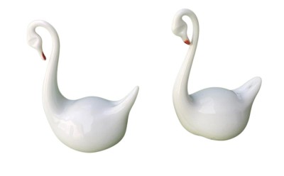 DOUA FIGURINE DIN STICLĂ, MODEL LEBEDE foto