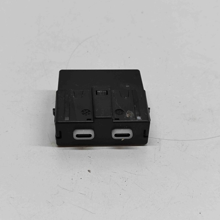 USB VW ID.4 E21 2023 OEM: 3G5035718A | 31535145