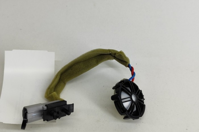 Difuzor ușă st&acirc;nga spate JAGUAR F-PACE X761 2016 OEM: BJ32-18808-AC 23191058