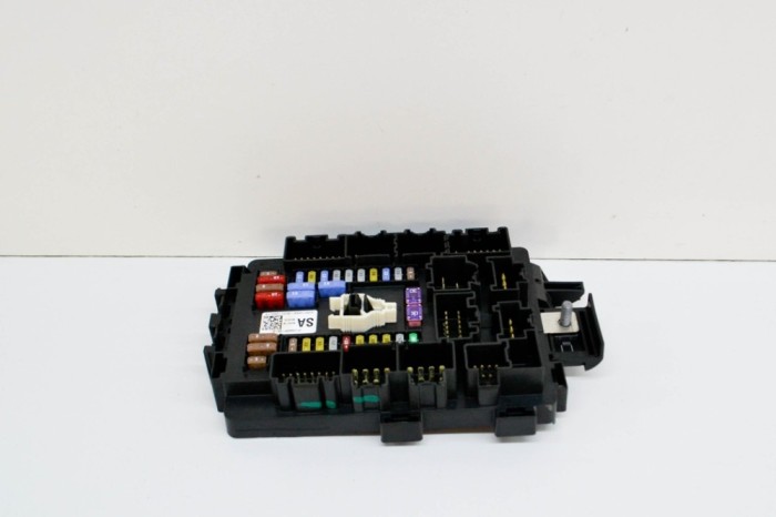 Modul panou de siguranțe TESLA MODEL S 2016 OEM: 1034409-00-A 14700872