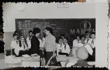 Fotografie Scoala Pipera, Bucuresti, 8 Martie, Perioada Comunista, Alb-Negru 13x8 cm
