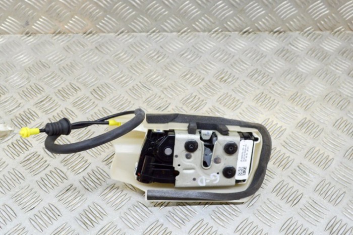 &Icirc;ncuietoare ușă dreapta spate TESLA MODEL Y 2020 OEM: 1500675-00-A,P1500675-00-A 13581084