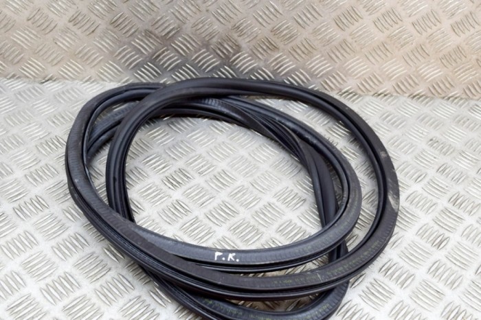 Garnitura ușă st&acirc;nga față PORSCHE MACAN 95B 2016 OEM: 95B831721,95B.831.721 | 20479279