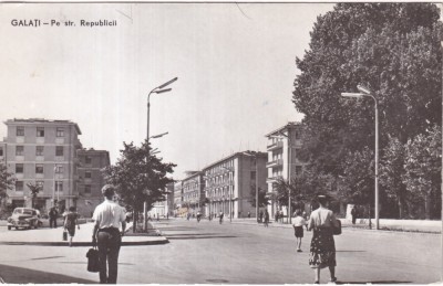 Galati. Pe str. Republicii (circulata) foto