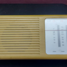 Radio TCM 236935 , FUNCTIONEAZA , DAR PATINEAZA ATA DE LA SCALA TREBUIE REPARATA