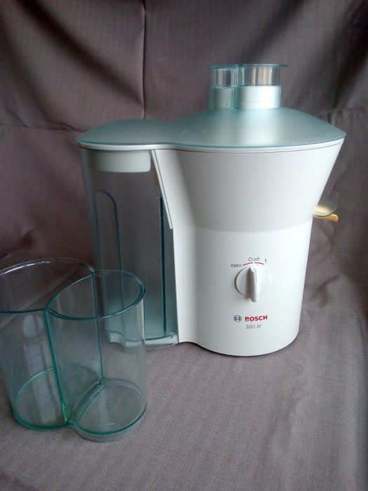 Storcator legume si fructe Bosch cu pahar decantor 380 w